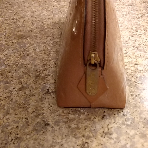 Louis Vuitton Vernis Cosmetic Pouch - Picture 11 of 12